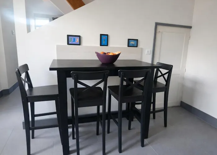 Casa de Férias Maison Spacieuse Au Coeur Du Centre - à Pied *