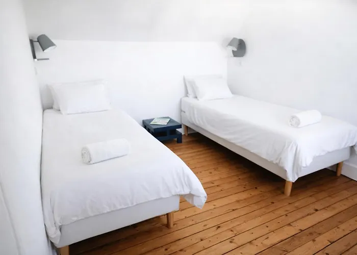 Casa de Férias Maison Spacieuse Au Coeur Du Centre - à Pied Luc-sur-Mer