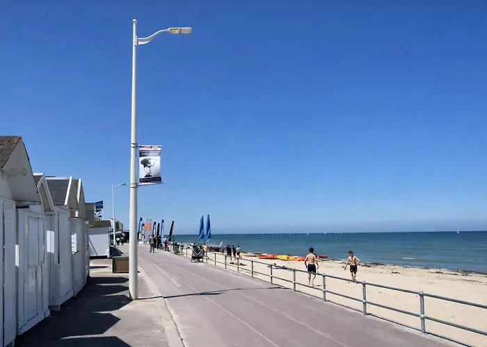Casa de Férias Maison Spacieuse Au Coeur Du Centre - à Pied Luc-sur-Mer