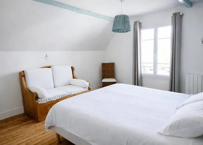 Holiday home Maison Spacieuse Au Coeur Du Centre - A Pied Luc-sur-Mer